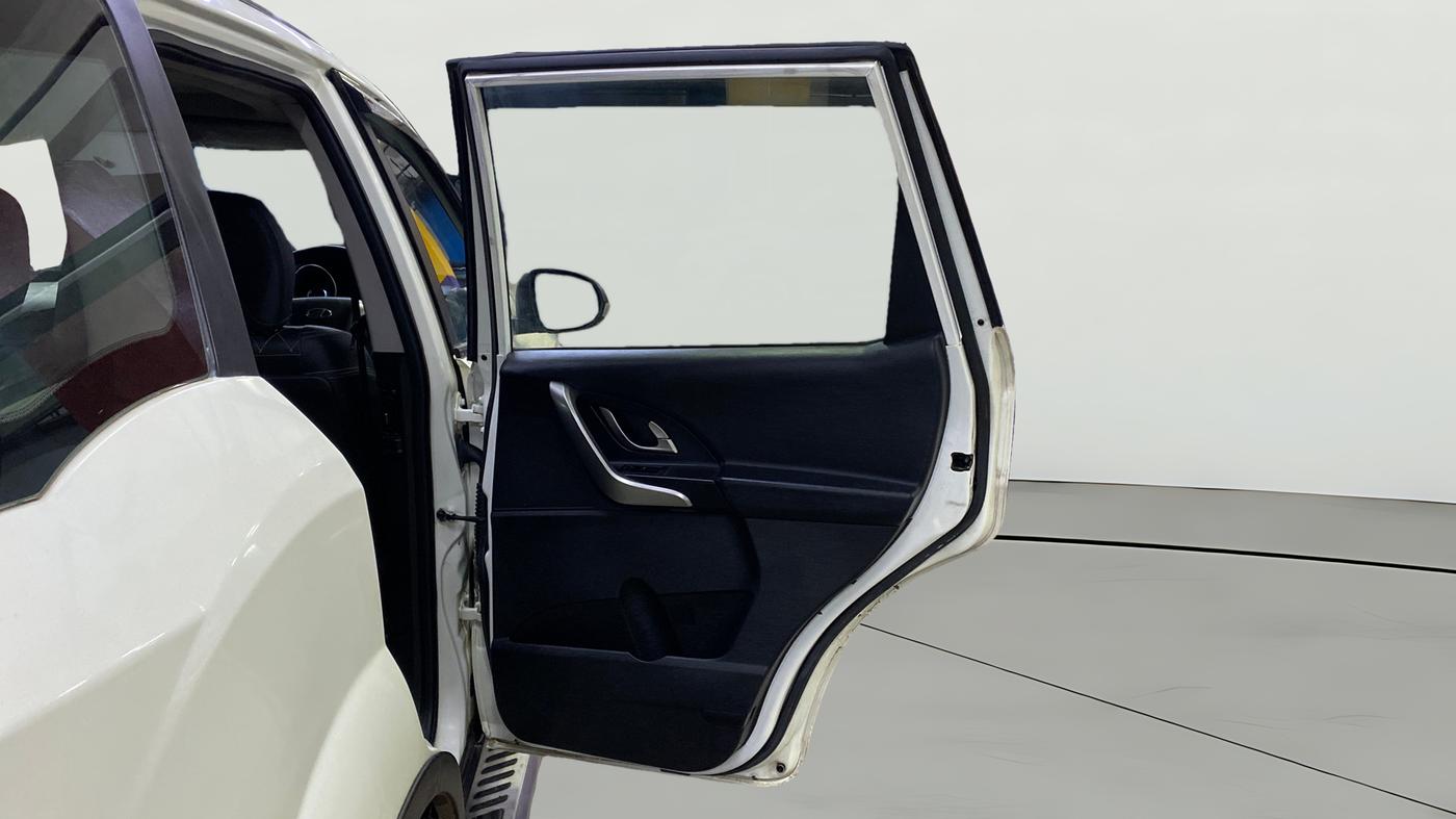 2019 Mahindra XUV500 W9, Diesel, Manual, 77,303 km, RHS Rear Door