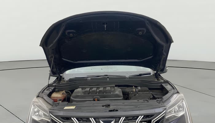 2022 Mahindra XUV700 AX 7 P AT 7 STR, Petrol, Automatic, 78,909 km, Open Bonet