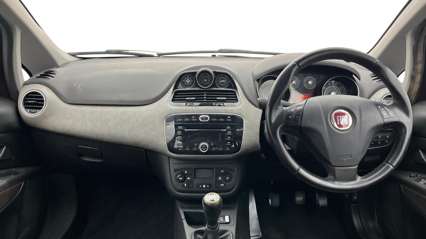2014 Fiat Avventura EMOTION MULTIJET 1.3, Diesel, Manual, 1,11,987 km, Dashboard