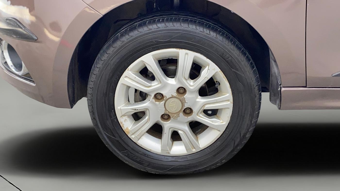 2016 Tata Tiago XZ PETROL, Petrol, Manual, 1,21,915 km, Left Front Wheel