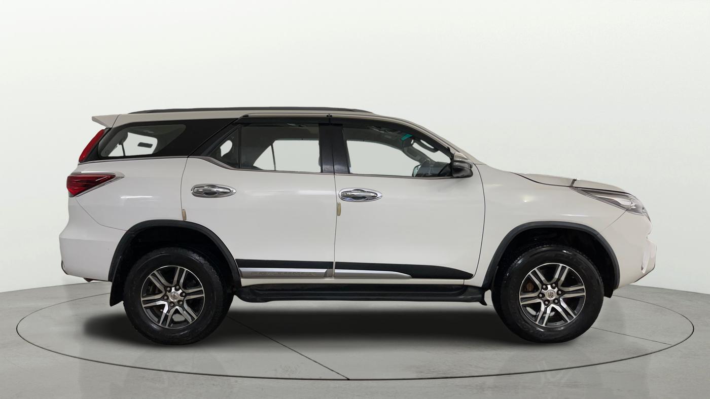 2018 Toyota Fortuner 2.8 4X2 MT, Diesel, Manual, 88,392 km, Right Side View