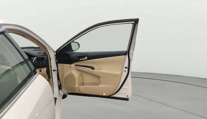 2016 Toyota Camry HYBRID, Hybrid, Automatic, 75,189 km, RHS Front Door