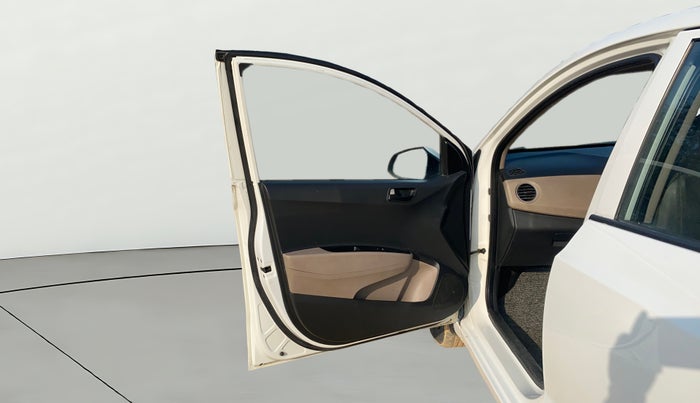 2018 Hyundai Grand i10 MAGNA 1.2 KAPPA VTVT, Petrol, Manual, 1,11,736 km, LHS Front Door