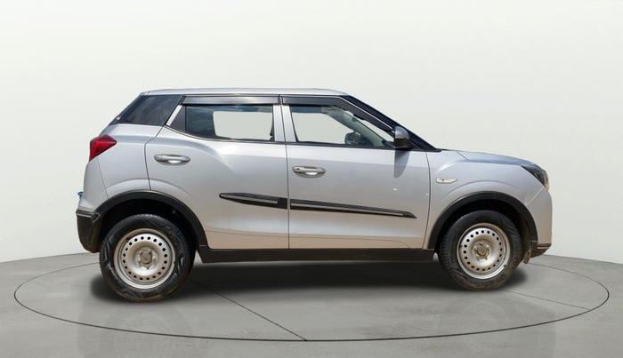 2020 Mahindra XUV300 W4 1.2 PETROL, Petrol, Manual, 29,751 km, Right Side View