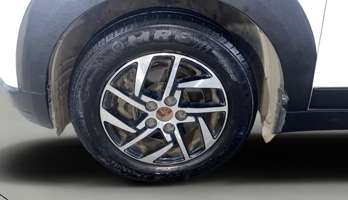 2024 Mahindra XUV 3XO AX5 1.2 L TCMPFI AT, Petrol, Automatic, 31,685 km, Left Front Wheel