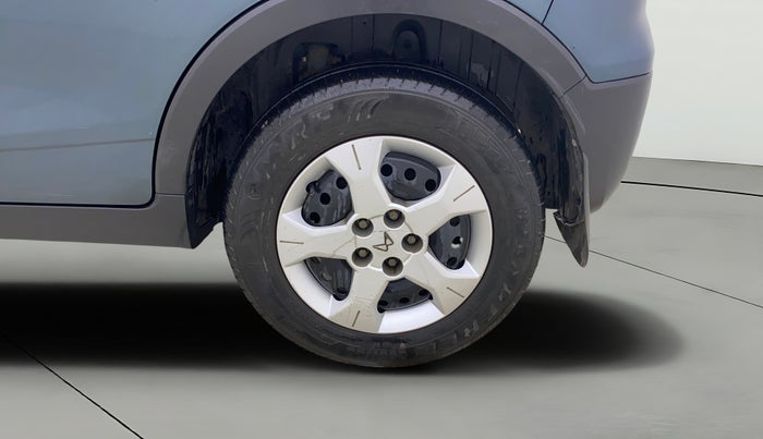 2023 Mahindra XUV300 W6 1.2 PETROL AMT, Petrol, Automatic, 27,860 km, Left Rear Wheel