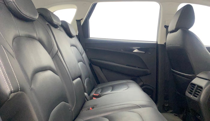2020 MG HECTOR SHARP HYBRID 1.5 PETROL, Petrol, Manual, 38,345 km, Right Side Rear Door Cabin