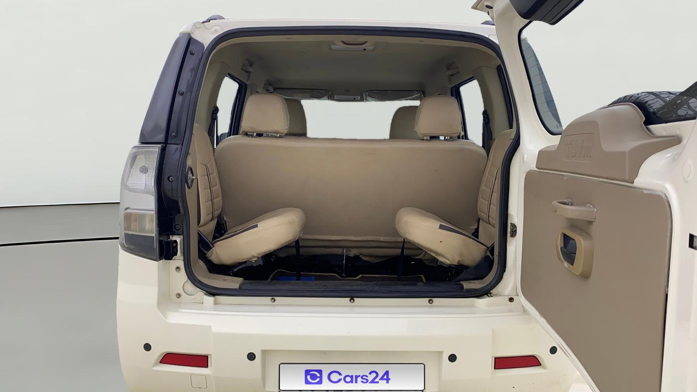2019 Mahindra TUV300 T6 PLUS, Diesel, Manual, 66,090 km, Boot Open Zoomed View