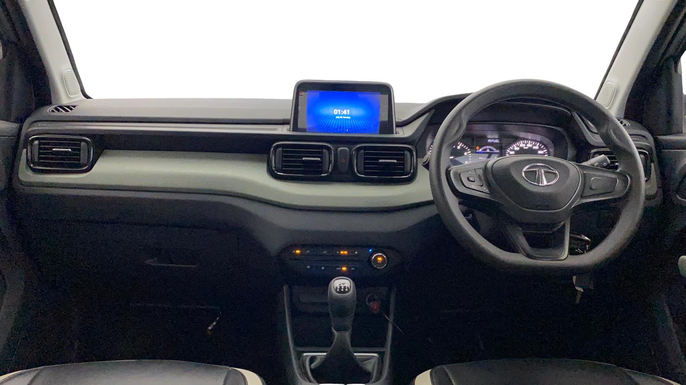 2022 Tata PUNCH ADVENTURE MT, Petrol, Manual, 35,641 km, Dashboard