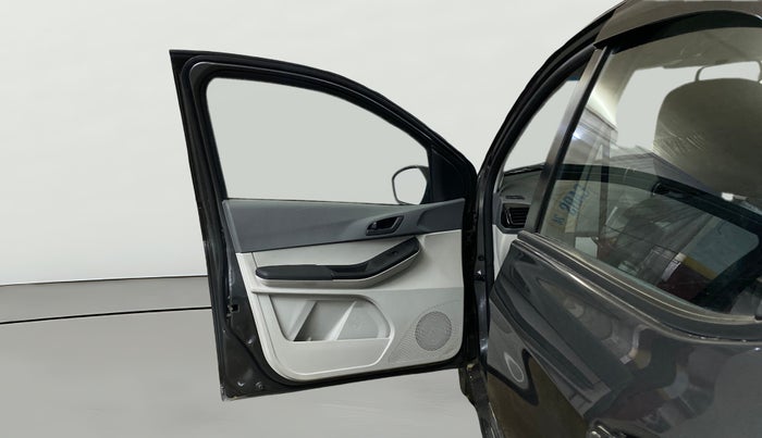 2025 Tata Tiago XT PETROL, Petrol, Manual, 10,995 km, LHS Front Door