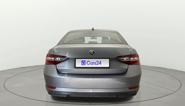 2016 Skoda Superb L&K 1.8 TSI AT, Petrol, Automatic, 1,05,887 km, Back/Rear