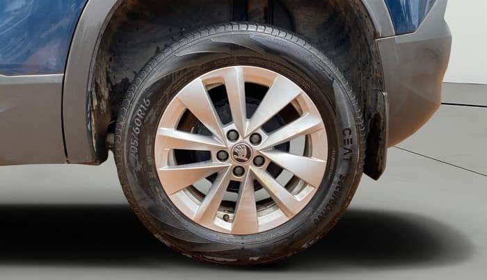 2025 Skoda Kylaq Signature, Petrol, Manual, 10,030 km, Left Rear Wheel