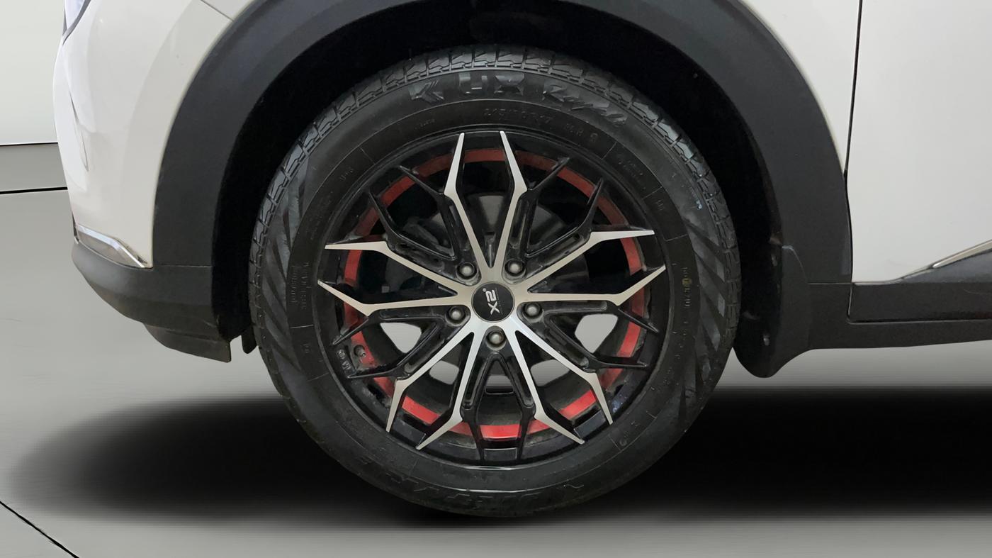 2023 KIA CARENS PREMIUM 1.5 PETROL 7 STR, Petrol, Manual, 16,806 km, Left Front Wheel