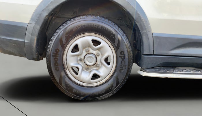 2017 Tata Hexa XE 4X2 7 STR, Diesel, Manual, 1,60,365 km, Right Rear Wheel