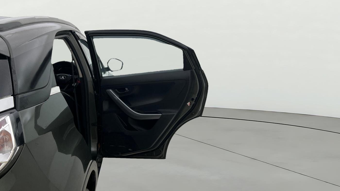 2020 Tata NEXON XMA SUNROOF PETROL, Petrol, Automatic, 69,401 km, RHS Rear Door