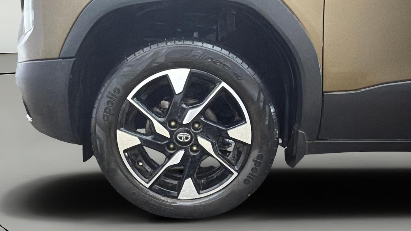 2022 Tata PUNCH ACCOMPLISHED MT, Petrol, Manual, 34,689 km, Left Front Wheel