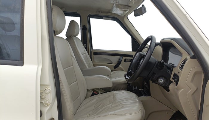 2023 Mahindra SCORPIO CLASSIC S11 7STR, Diesel, Manual, 69,129 km, Right Side Front Door Cabin