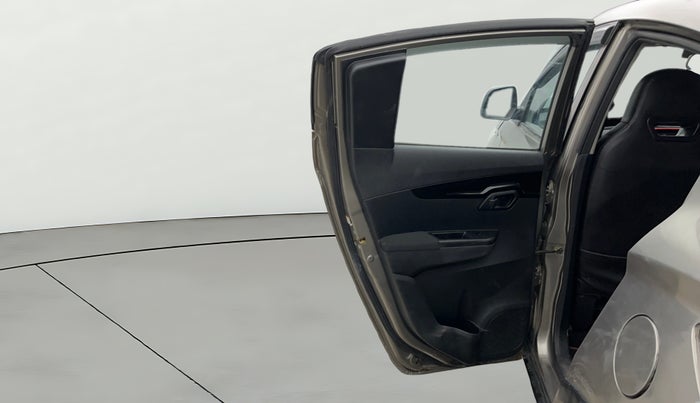 2017 Mahindra KUV 100 NXT K8 P 6 STR, Petrol, Manual, 54,683 km, LHS Rear Door