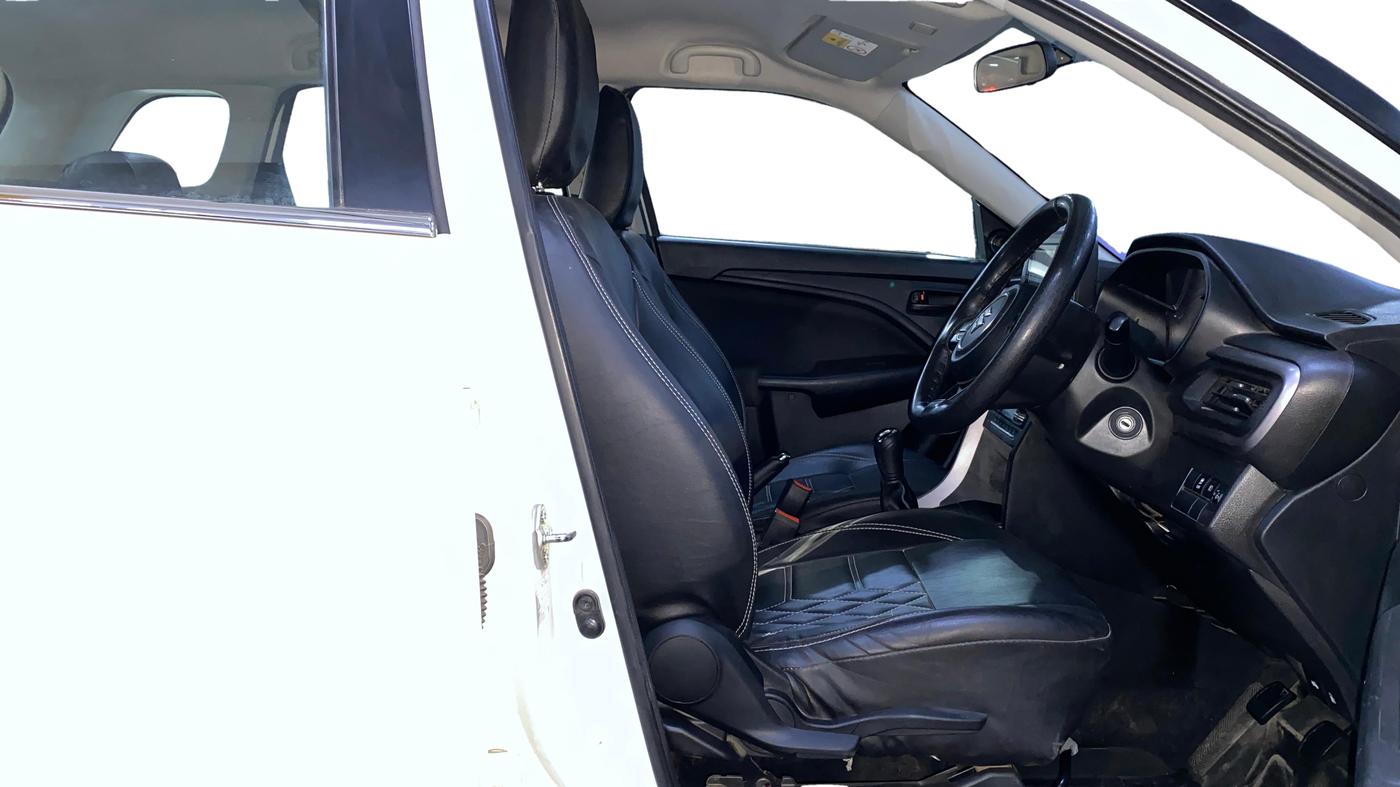 2023 Maruti BREZZA VXI, Petrol, Manual, 28,303 km, Right Side Front Door Cabin