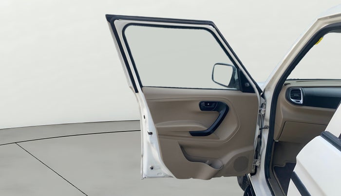 2023 Mahindra BOLERO NEO N 8, Diesel, Manual, 37,732 km, LHS Front Door