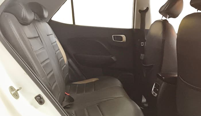 2020 Hyundai VENUE SX 1.4 CRDI, Diesel, Manual, 1,41,823 km, Right Side Rear Door Cabin