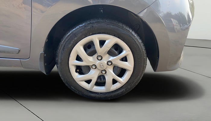 2017 Hyundai Grand i10 SPORTZ (O) 1.2 KAPPA VTVT, Petrol, Manual, 35,629 km, Right Front Wheel