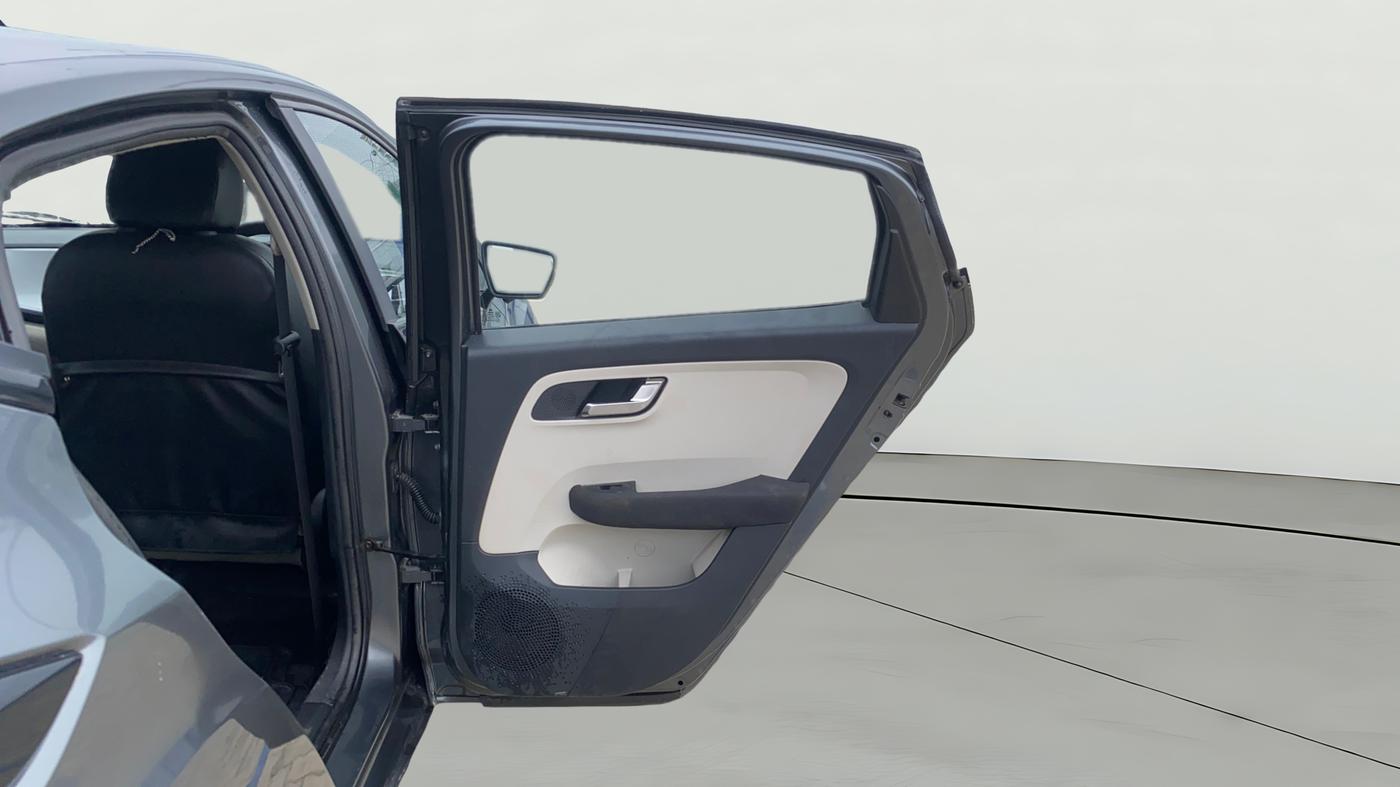 2022 Tata ALTROZ XZ PETROL, Petrol, Manual, 29,714 km, RHS Rear Door
