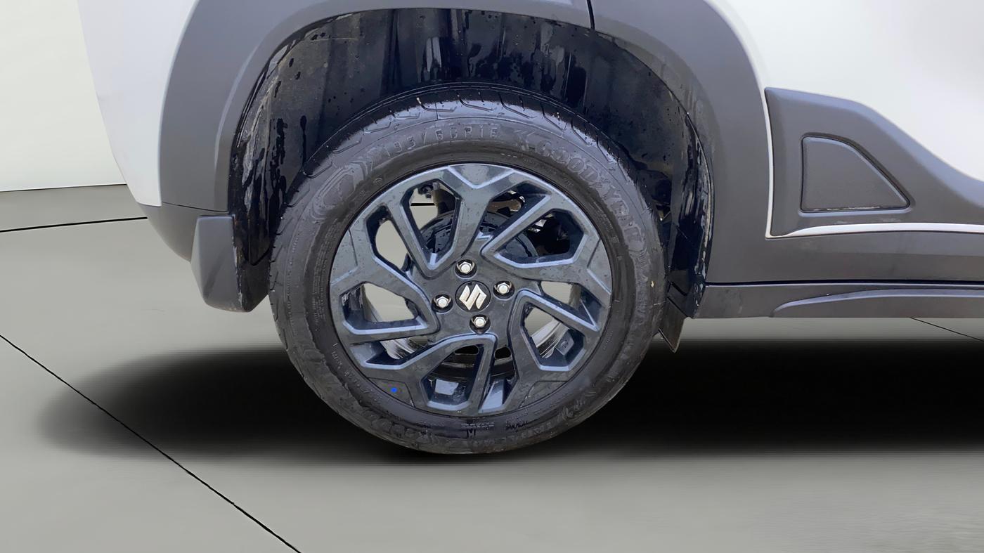 2025 Maruti FRONX DELTA PLUS 1.2L AGS, Petrol, Automatic, 9,784 km, Right Rear Wheel