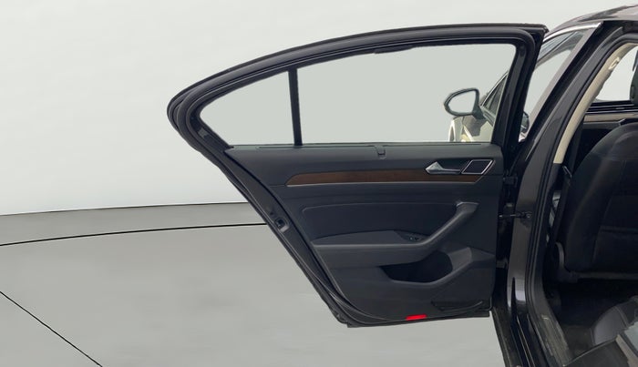 2018 Volkswagen Passat HIGHLINE DSG, Diesel, Automatic, 1,08,680 km, LHS Rear Door