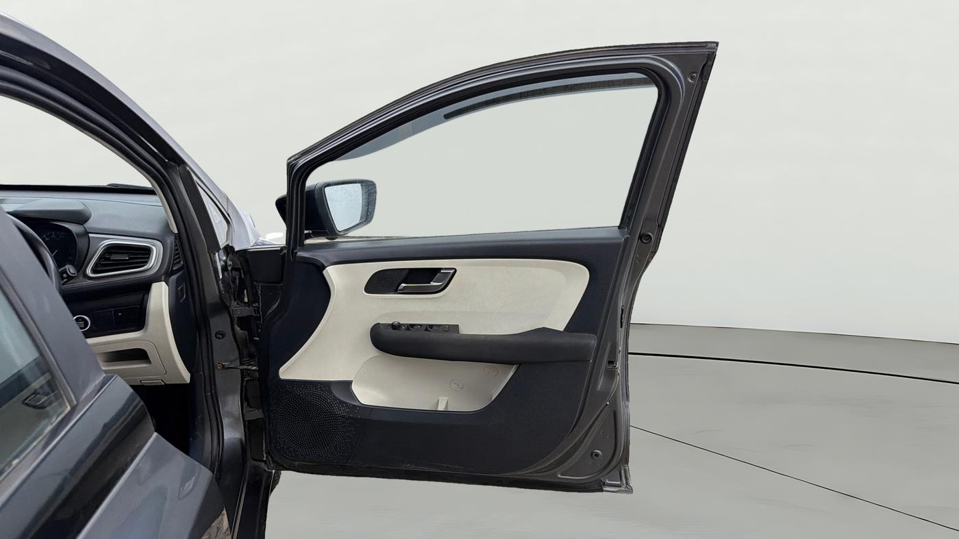 2023 Tata ALTROZ XZA, Petrol, Automatic, 23,796 km, RHS Front Door