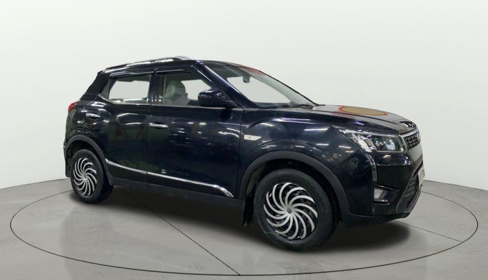 2022 Mahindra XUV300 W4 1.2 PETROL, Petrol, Manual, 80,828 km, Right Front Diagonal