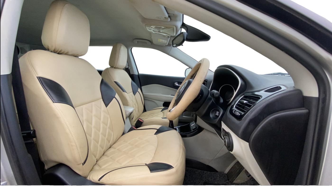 2017 Jeep Compass LIMITED 2.0 DIESEL, Diesel, Manual, 1,05,807 km, Right Side Front Door Cabin