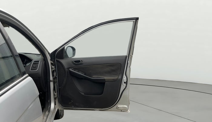 2015 Tata Bolt XM REVOTRON, Petrol, Manual, 77,367 km, RHS Front Door