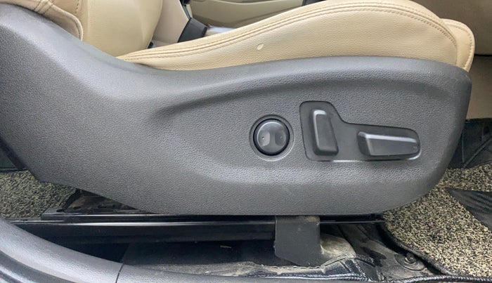 2017 Hyundai Tucson GLS 2WD AT PETROL, Petrol, Automatic, 48,293 km, Driver Side Adjustment Panel
