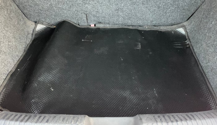 2018 Volkswagen Polo HIGHLINE PLUS 1.0 16 ALLOY, Petrol, Manual, 1,11,152 km, Boot Open Zoomed View