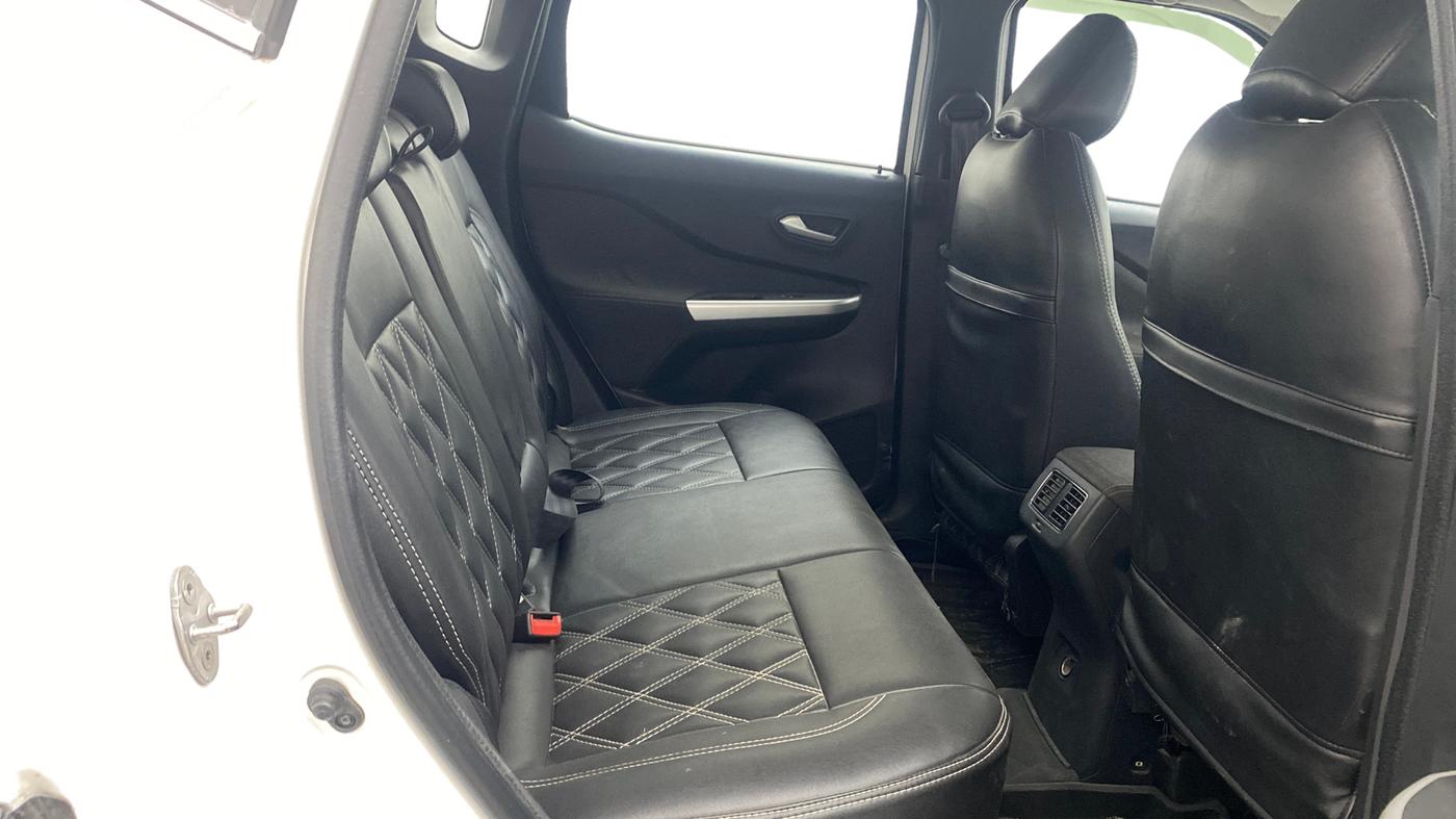 2022 Nissan MAGNITE XV PREMIUM TURBO CVT, Petrol, Automatic, 74,360 km, Right Side Rear Door Cabin