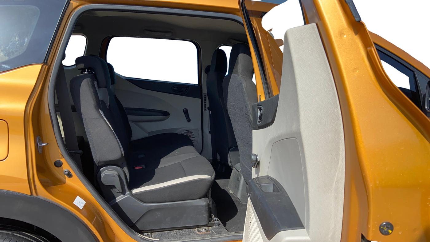 2021 Renault TRIBER RXL MT, Petrol, Manual, 34,226 km, Right Side Rear Door Cabin
