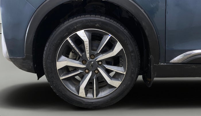 2020 Mahindra XUV300 W8 (O) 1.2 PETROL, Petrol, Manual, 26,537 km, Left Front Wheel