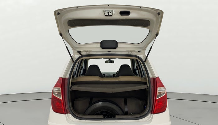 2016 Hyundai i10 SPORTZ 1.1, CNG, Manual, 1,13,611 km, Boot Door Open