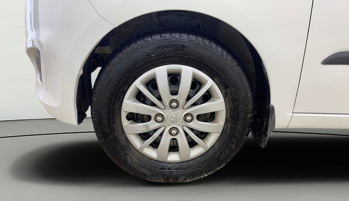 2013 Hyundai i10 MAGNA 1.1, Petrol, Manual, 1,04,127 km, Left Front Wheel