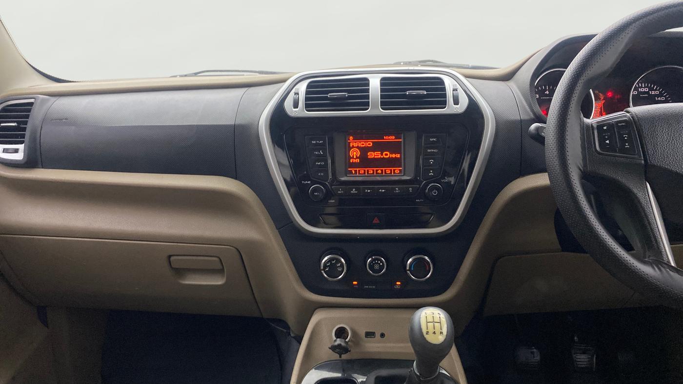 2018 Mahindra TUV300 T8, Diesel, Manual, 1,10,291 km, Air Conditioner