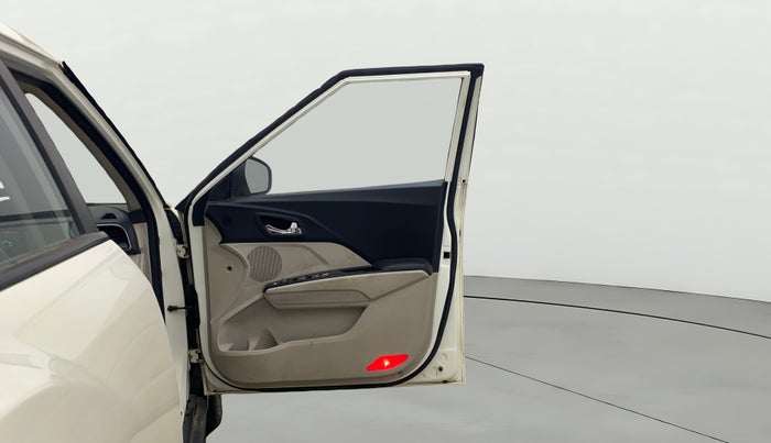 2020 Mahindra XUV300 W8 (O) 1.2 PETROL, Petrol, Manual, 96,681 km, RHS Front Door