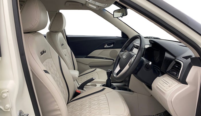 2021 Mahindra XUV300 W8 1.2 PETROL, Petrol, Manual, 24,301 km, Right Side Front Door Cabin