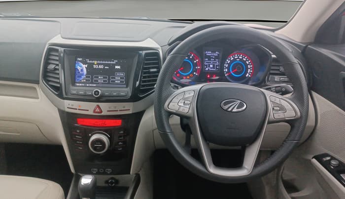 2022 Mahindra XUV300 W8 (O) 1.2 PETROL AMT, Petrol, Automatic, 12,444 km, Steering Wheel Close Up