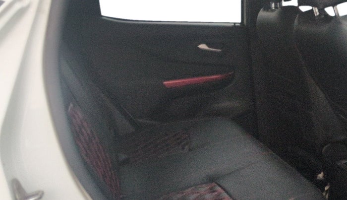 2022 Nissan MAGNITE XV RED EDITION, Petrol, Manual, 1,10,683 km, Right Side Rear Door Cabin