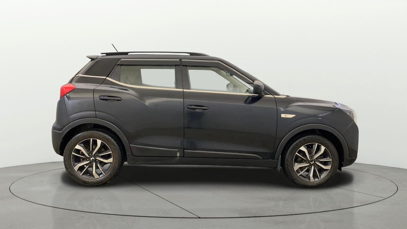 2019 Mahindra XUV300 W6 1.2 PETROL, Petrol, Manual, 67,763 km, Right Side View