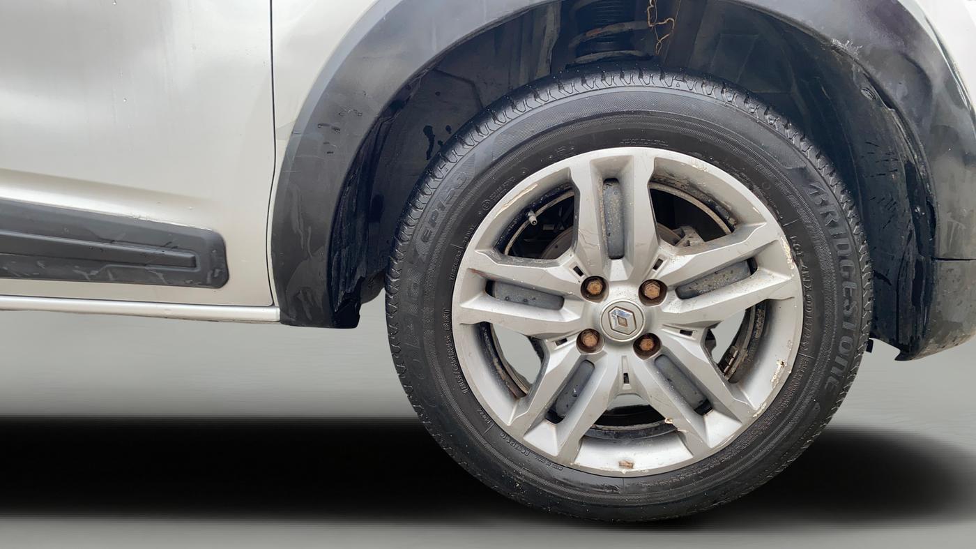 2019 Renault TRIBER RXZ, Petrol, Manual, 62,142 km, Right Front Wheel