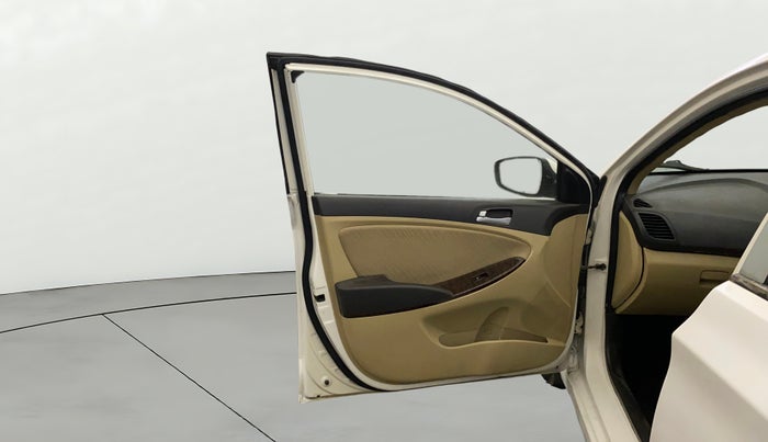 2015 Hyundai Verna FLUIDIC 4S 1.6 VTVT S, CNG, Manual, 71,738 km, LHS Front Door