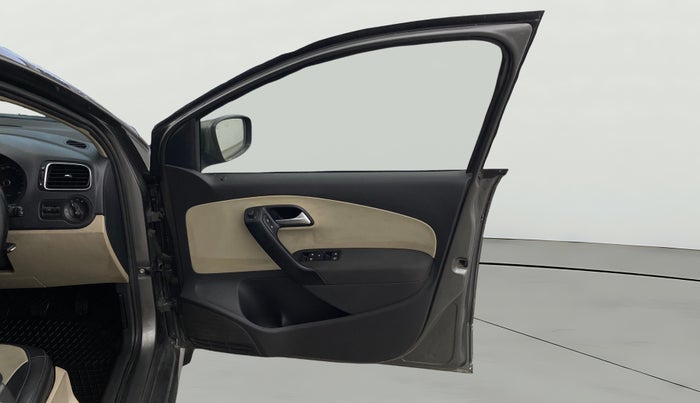 2014 Volkswagen Polo HIGHLINE DIESEL, Diesel, Manual, 58,909 km, RHS Front Door