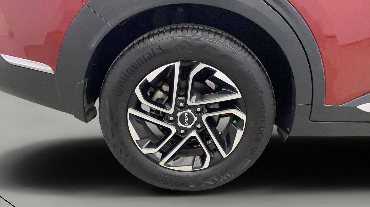 2022 KIA CARENS LUXURY PLUS 1.4 PETROL DCT 7 STR, Petrol, Automatic, 42,428 km, Right Rear Wheel